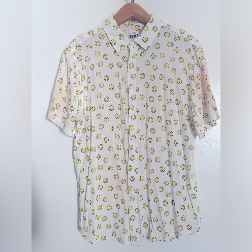 Smiley Originals Smiley Face Short Sleeve Button Up! 100% Recycled! Size Medium!
